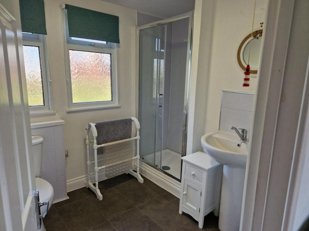 Caldon Holiday Chalet Sleeps 4 In Dartmouth Wifi Electric Inc Pet Friendly Exterior photo